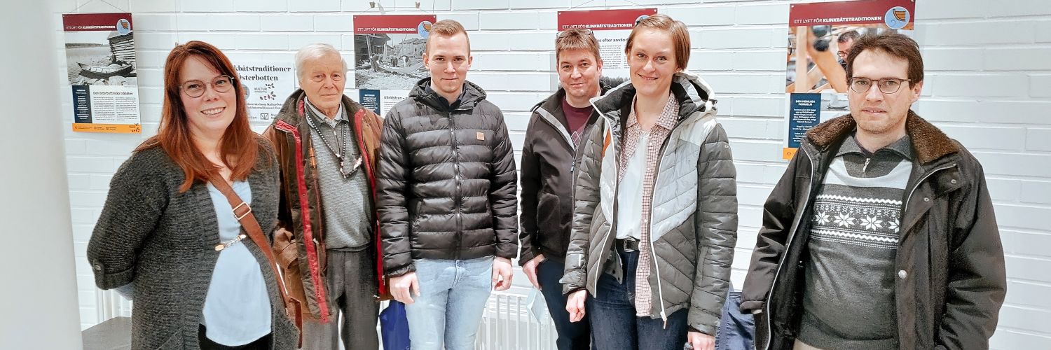 Foto från projektdeltagarnas gemensam pressinfo i december 2021, då nordiska klinkbåtstraditioner upptogs på Unescos representativa lista.